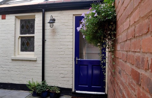 Moseley House | Moseley - House - Sleeps 4 - Parking - Garden