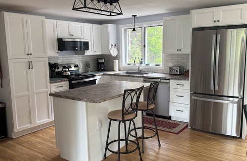 Town Hill House | "Moss Mountain Cottage" Clean, Private, Central MDI - 2025 updated kitchen