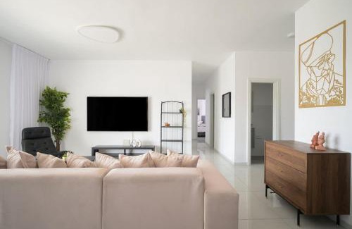 Kiryat Ata Apartment | Most perfect 4-BDR with jacuzzi BY MadrigalRentals