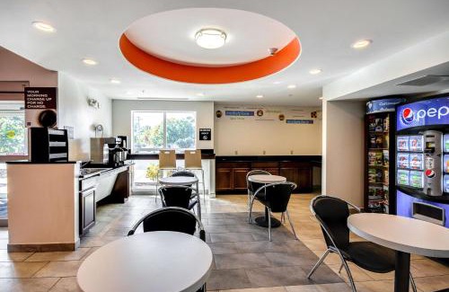 East Texas Hotel | Motel 6-Allentown, PA