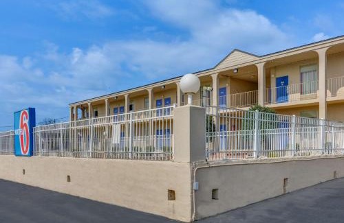 Americus Hotel | Motel 6-Americus, GA