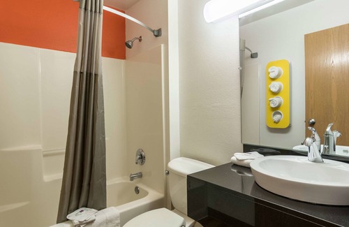 Barkeyville Hotel | Motel 6 Barkeyville, PA
