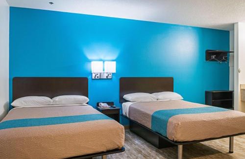 Bay St Louis Hotel | Motel 6-Bay Saint Louis, MS
