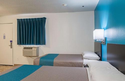 Bay St Louis Hotel | Motel 6-Bay Saint Louis, MS