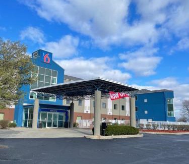 Caseyville Hotel | Motel 6-Caseyville, IL - Caseyville Il