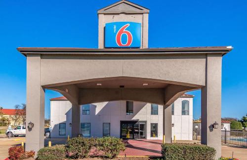 Ennis Hotel | Motel 6-Ennis, TX