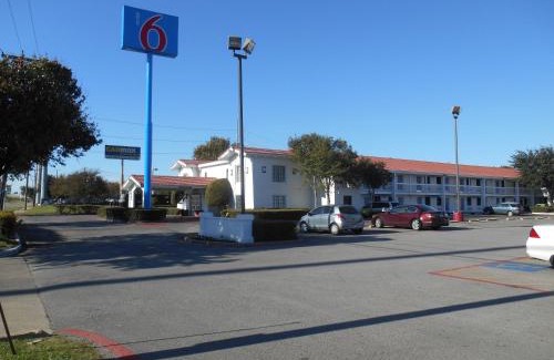 Garland Hotel | Motel 6-Garland, TX - Northeast Dallas