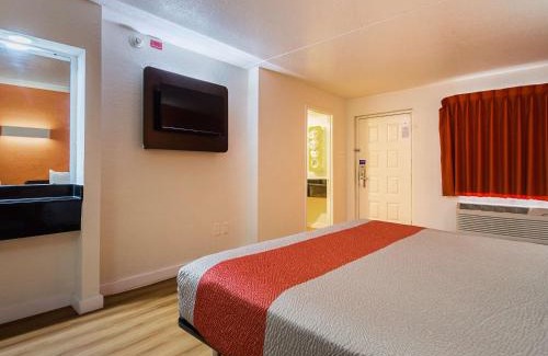 Garland Hotel | Motel 6-Garland, TX - Northeast Dallas