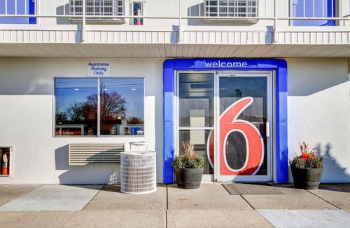 Green Bay Hotel | Motel 6-Green Bay, WI