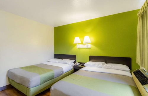Green Bay Hotel | Motel 6-Green Bay, WI