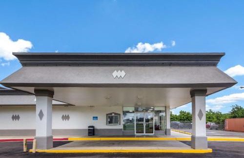Groves Hotel | Motel 6 Groves, Tx