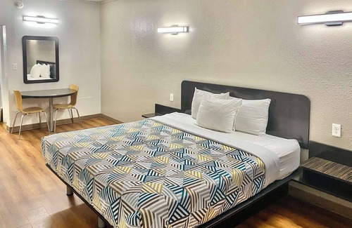 Huntington Hotel | Motel 6 Huntington, WV