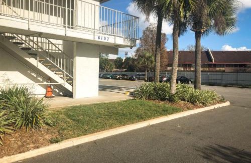 Doctors Inlet Hotel | Motel 6-Jacksonville, FL - Orange Park