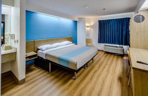 Barker Hotel | Motel 6-Katy, TX - Houston