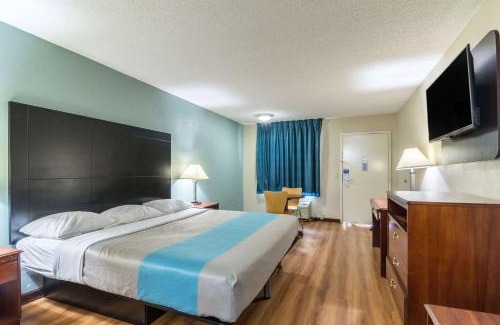 Kenly Hotel | Motel 6-Kenly, NC