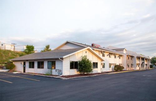Millard Hotel | Motel 6-Omaha, NE