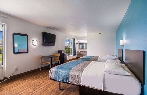 Florida Panhandle Hotel | Motel 6 Pensacola, FL - NAS