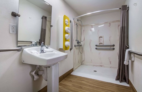 Florida Panhandle Hotel | Motel 6 Pensacola, FL - NAS