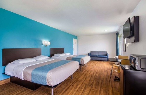 Florida Panhandle Hotel | Motel 6 Pensacola, FL - NAS