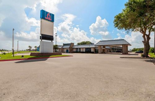 Port Lavaca Hotel | Motel 6 Port Lavaca, TX