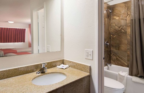 North Chesterfield Hotel | Motel 6 Richmond, VA - Midlothian Turnpike