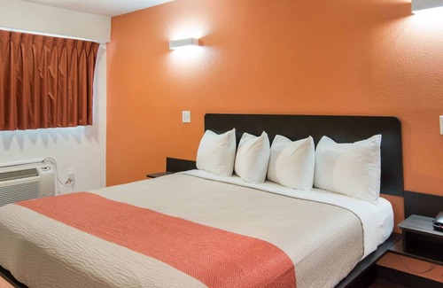 North Chesterfield Hotel | Motel 6 Richmond, VA - Midlothian Turnpike