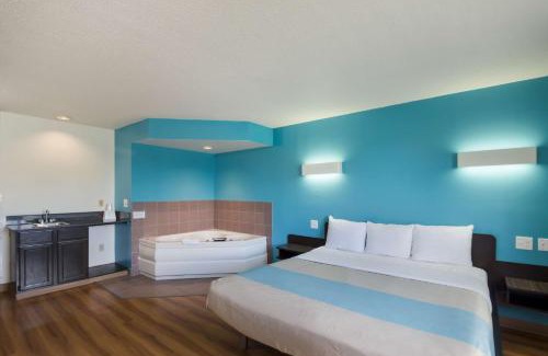 Rothschild Hotel | Motel 6-Rothschild, WI