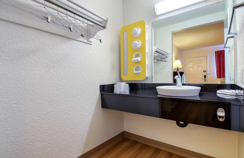 Rowland Heights Hotel | Motel 6 Rowland Heights, CA - Los Angeles - Pomona