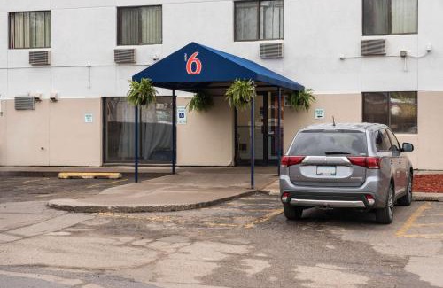 St. Paul Hotel | Motel 6-Saint Paul, MN - I-94