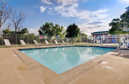 Salina Hotel | Motel 6-Salina, KS