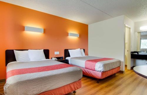 Salina Hotel | Motel 6-Salina, KS