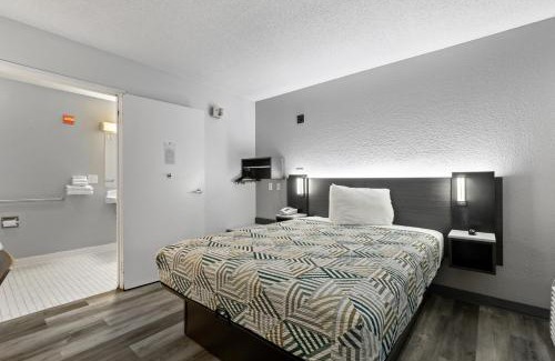 Clairemont Hotel | Motel 6-San Diego, CA - North