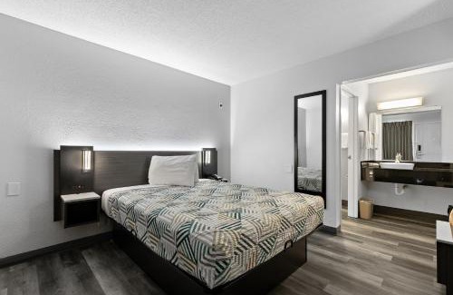 Clairemont Hotel | Motel 6-San Diego, CA - North