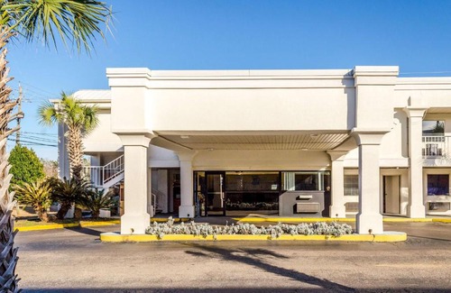 Saraland Hotel | Motel 6-Saraland, AL