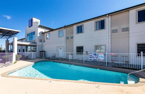 Terrell Hotel | Motel 6-Terrell, TX