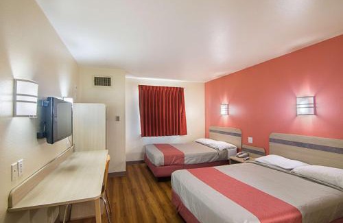 Terrell Hotel | Motel 6-Terrell, TX
