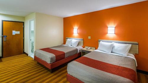 Urbana Hotel | Motel 6-Urbana, IL