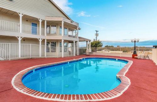 Waxahachie Hotel | Motel 6-Waxahachie, TX