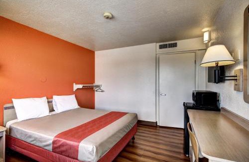 Wells Hotel | Motel 6 Wells