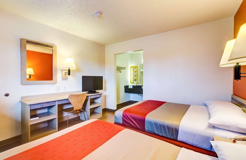 Arvada Plaza Area Hotel | Motel 6 Wheat Ridge, CO - West - Denver North