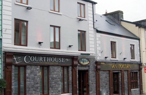 Ballyhaunis House | Motel ∙ 8 guests