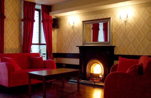 Ballyhaunis House | Motel ∙ 8 guests