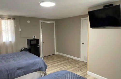 Gilbertsville Hotel | Motel at Kentucky Lake. The Cozy room.
