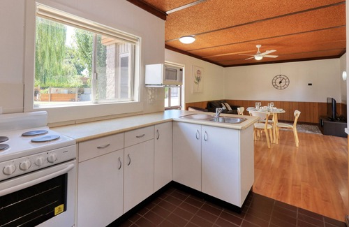 Corowa Hotel | Motel Meneres