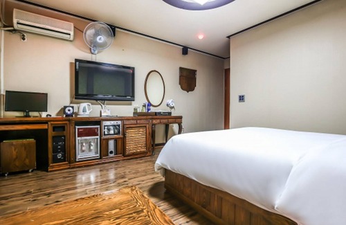 Bongmyeong-dong Hotel | Motel Nine