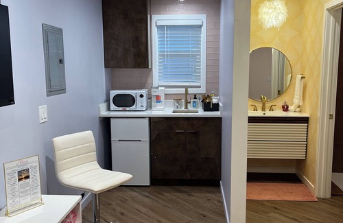 Williams Bay House | Motel room, new renovated, downtown Williams Bay. Walk to restaurants and lake.