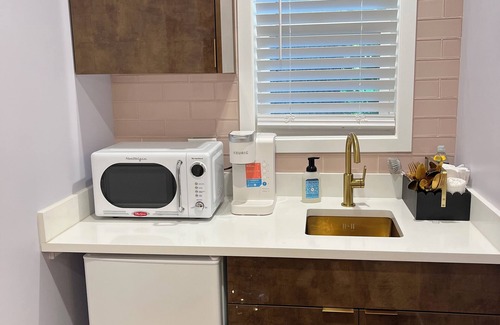 Williams Bay House | Motel room, new renovated, downtown Williams Bay. Walk to restaurants and lake.