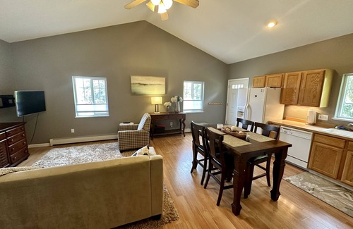 Huffman - O' Malley Apartment | Mother in Law apartment overlooking landscaped yard and ponds, ADA ramp.