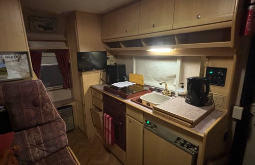 Measham Ski Chalet | Motorhome in Hinckley- Sleeps 3- Pet Friendly