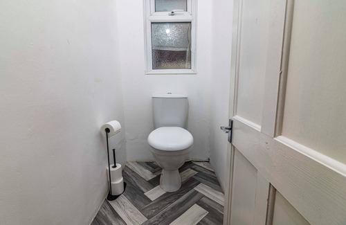 Nottingham House | Motorpoint Arena House - walking distance to Nottingham city centre - sleeps 10